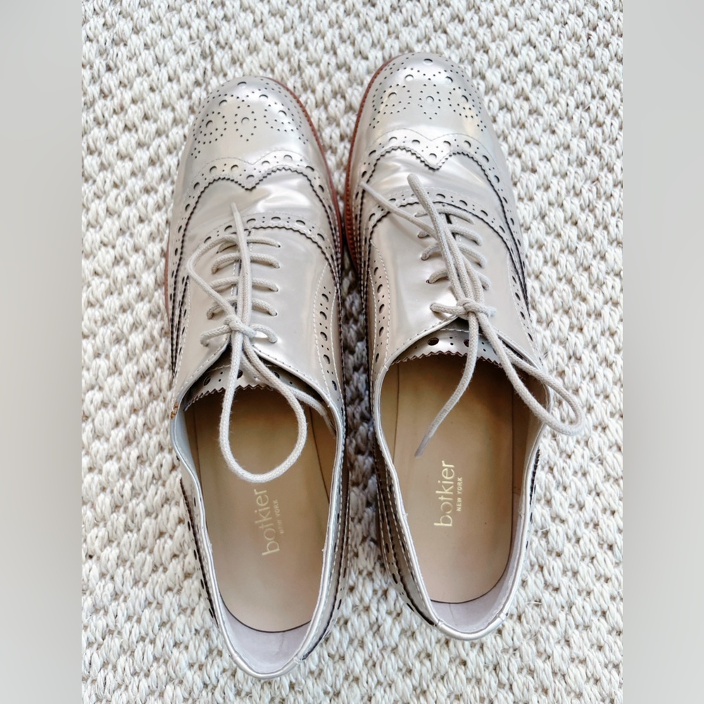 Botkier Women's Callista Metallic Wingtip Oxford Loafers Bloomingdales gold 7.5 - Picture 8 of 8